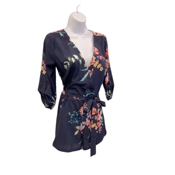 Yumi Kim Pants - 💜Yumi Kim Navy Floral Shorts Jumper SIZE S